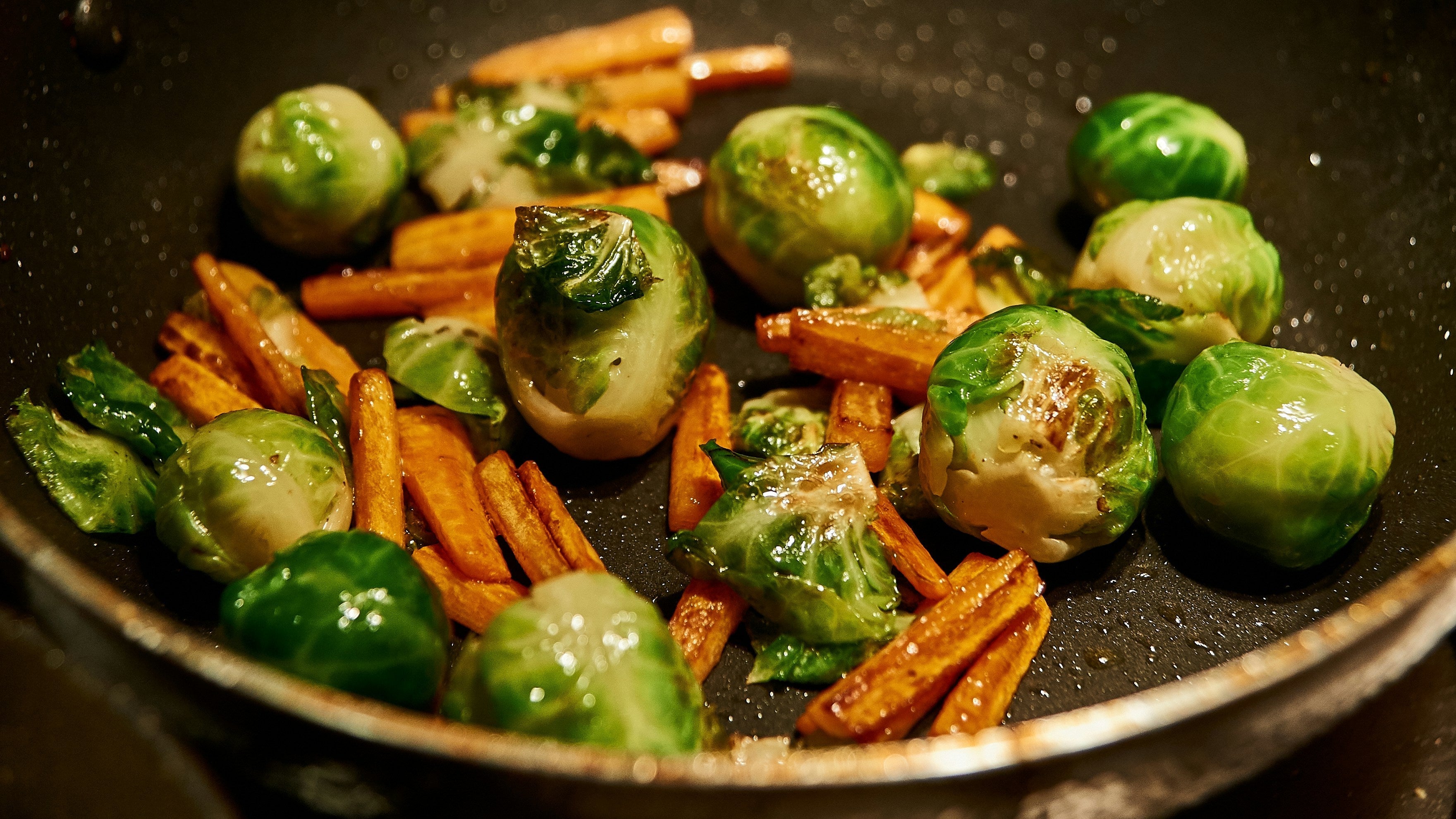 Why You Shouldn’t Cook with Your Polyphenol Rich Olive Oil (And When You Can) - Frantoio Grove